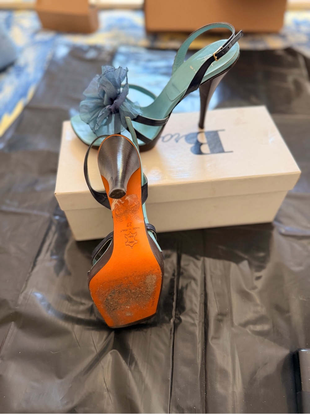 Beautiful Pegabo sling-back heels with flower - Picture 4 of 4